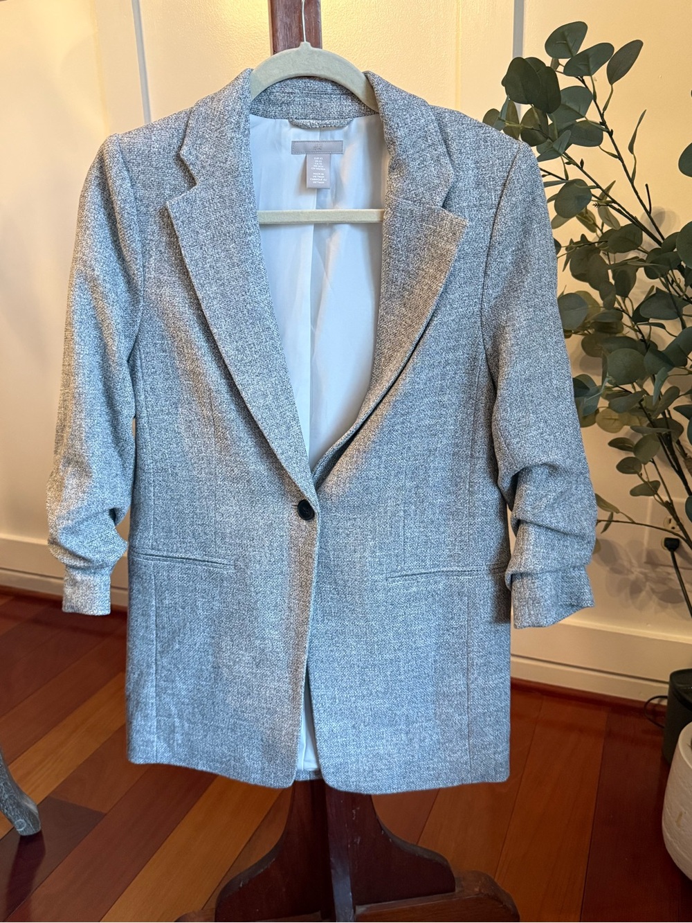H&M Gray Tweed Single-Button Blazer
Ladies XS (runs big). Never worn.
